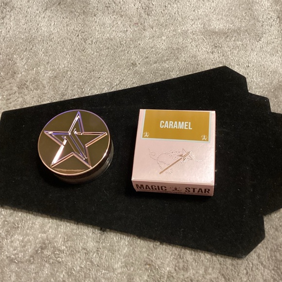 Makeup - Picture 1 of 3